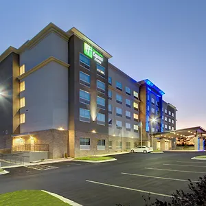 Express & Charlotte Southwest By Ihg Hotel